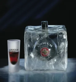 Unicum Kräuterlikör | 40 % Vol | 0,7 L -Senseo || Tassimo Verkäufe 44131f261c9ec3fa3728eb6750d355d6