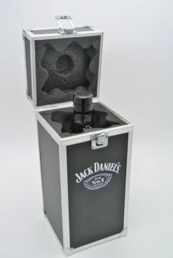 Jack Daniels Old No.7 Im Flight Case Geschenkset 0,7l 40% Vol. -Senseo || Tassimo Verkäufe 7299c439492e5692d5e036294b52eeb7