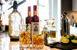 MÜHLENTROPFEN Kräuterlikör Von Niehoff 0,7 L Klare Flasche -Senseo || Tassimo Verkäufe b85ab8d8d301dd939c8a9a51690fc9d3