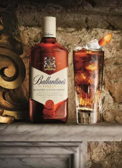 Ballantine's Finest Blended Scotch Whisky | 40 % Vol | 0,7 L -Senseo || Tassimo Verkäufe b8ece9f951f4eb74195d3c49e62ef8f8