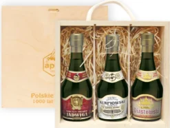 Set Mit 3 Mets |Honigwein Jadwiga Pó³taorak-Einhalber, Kurpiowski Dwójniak-Halber, Piastowski Trójniak-Drittel| Geschenkset In Einer Leichten Holzbox | 750ml | 13-16% Alkohol Metwein